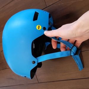 Giro kids helmet with MIPS in XS